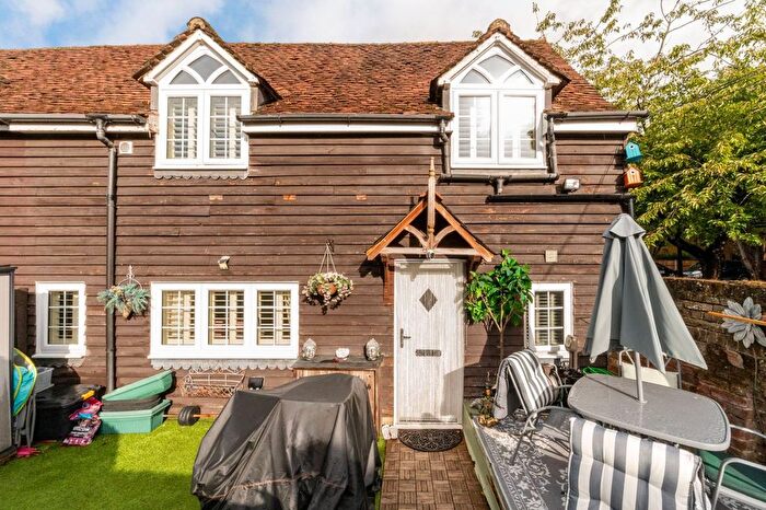 2 Bedroom Cottage For Sale In Albany Park, Colnbrook With Poyle, Slough, SL3