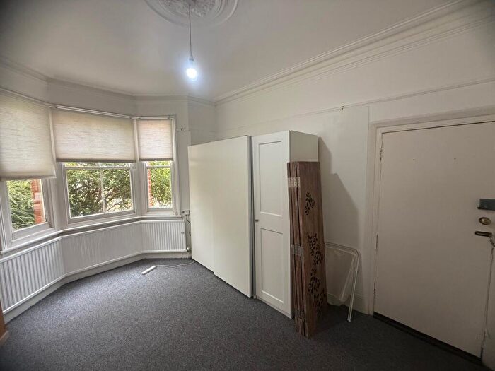 1 Bedroom Apartment To Rent In Avenue Road, North Finchley, N12