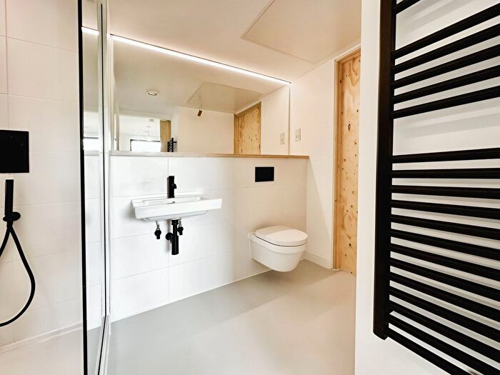 1 Bedroom Flat To Rent In Aire Lofts, Happy Walk, Leeds, LS9