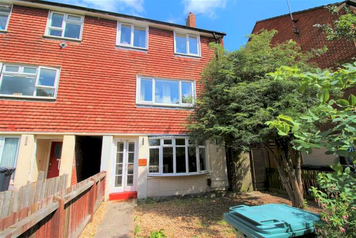 5 Bedroom Private Hall To Rent In Blossom Square Portsmouth Hants, PO1