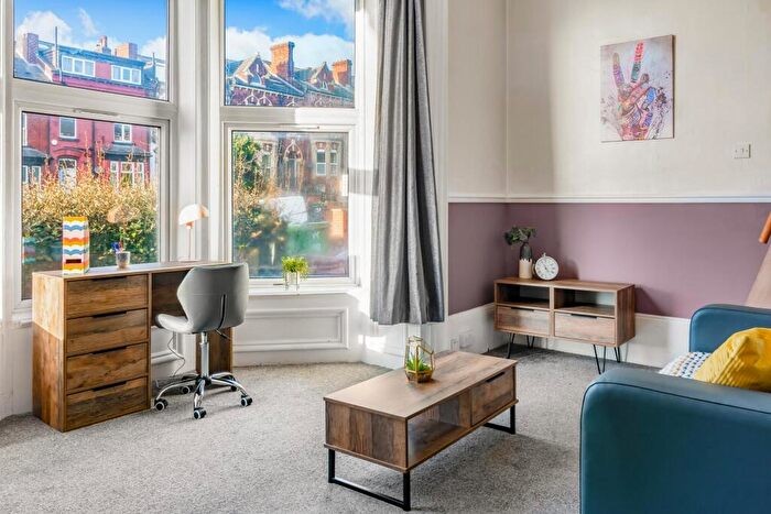 1 Bedroom Flat To Rent In Victoria Terrace, Leeds, LS3