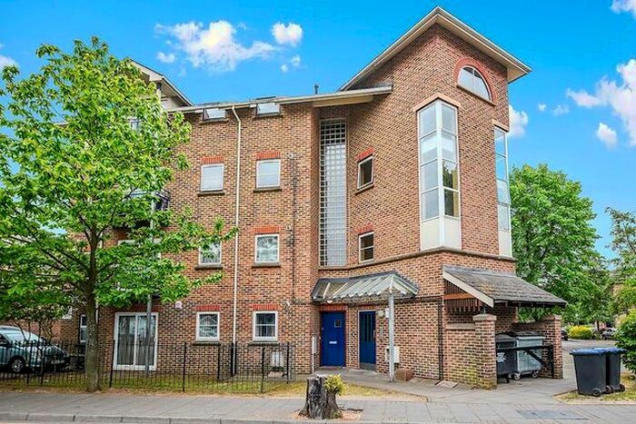 2 Bedroom Flat To Rent In Montrose Cres, Wembley Central, London HA0