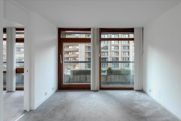 1 Bedroom Flat To Rent In Ben Jonson House, Barbican, London, EC2Y