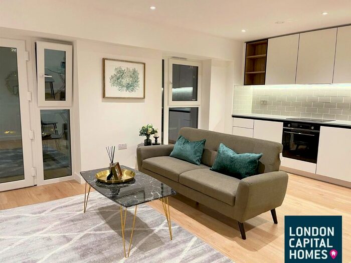 1 Bedroom Flat To Rent In One Bed Flat In Fairbank House, Beaufort Square, London NW9