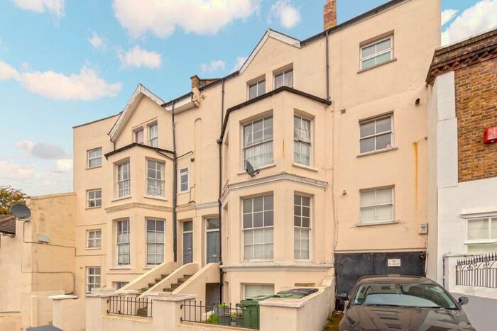 2 Bedroom Flat To Rent In Hamilton Road, London SE27