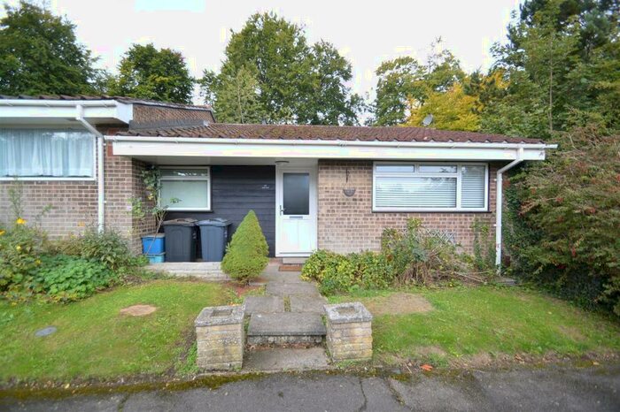 2 Bedroom Terraced Bungalow To Rent In Alder Croft, Coulsdon, CR5