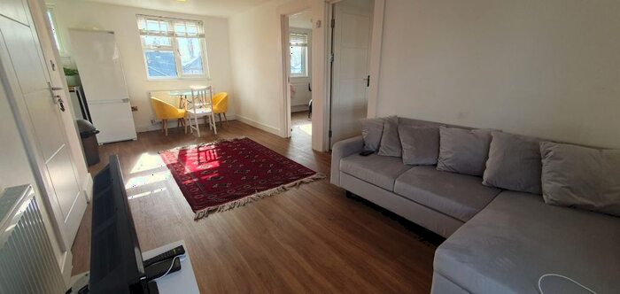 2 Bedroom Flat To Rent In Westfields Road, London, W3