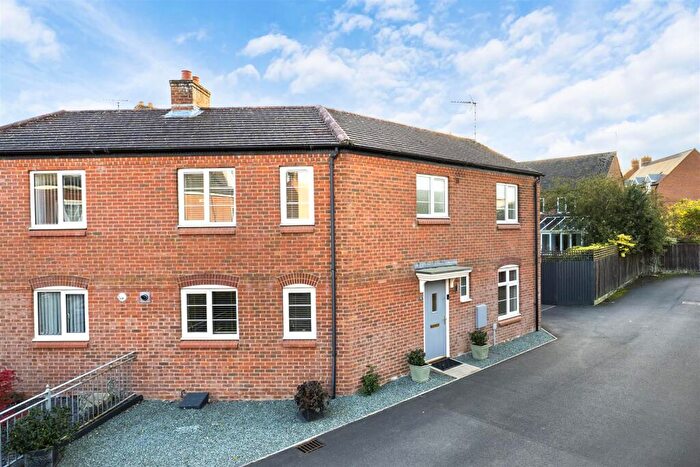 3 Bedroom Semi-Detached House For Sale In Buttercup Road, Desborough, NN14