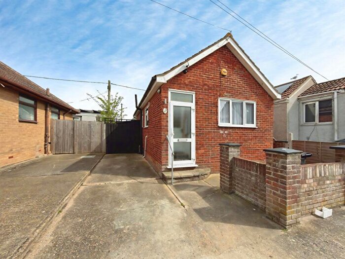 2 Bedroom Detached Bungalow For Sale In Vauxhall Avenue, Jaywick, Clacton-On-Sea, CO15