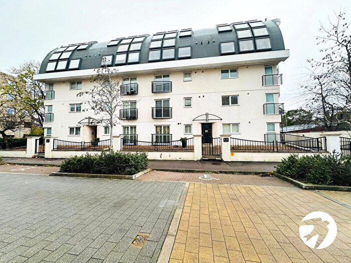 2 Bedroom Flat For Sale In Melfield Gardens, London, SE6
