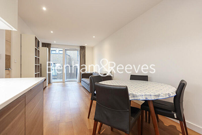 2 Bedroom Apartment To Rent In Surrey Quays, SE16