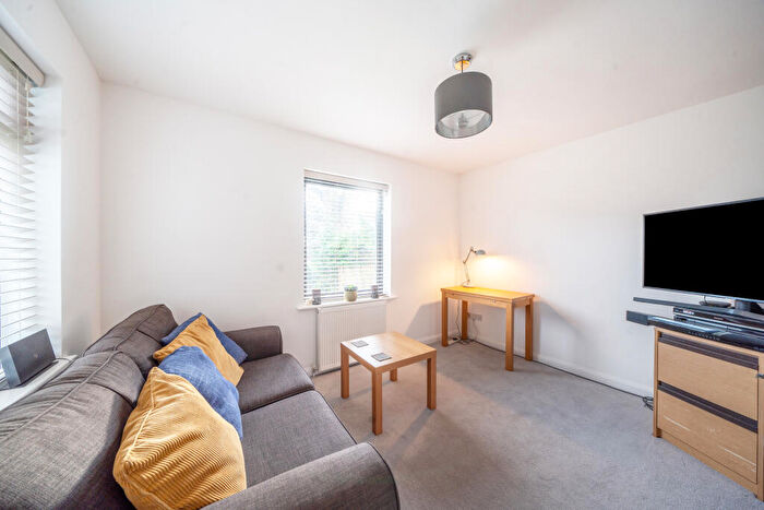 1 Bedroom Flat For Sale In Highmoor, Amersham, HP7