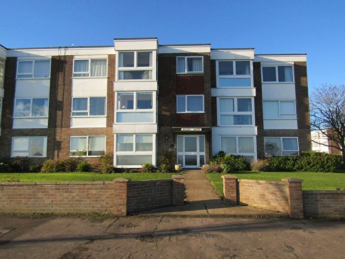 2 Bedroom Flat To Rent In The Esplanade, Frinton-On-Sea, CO13