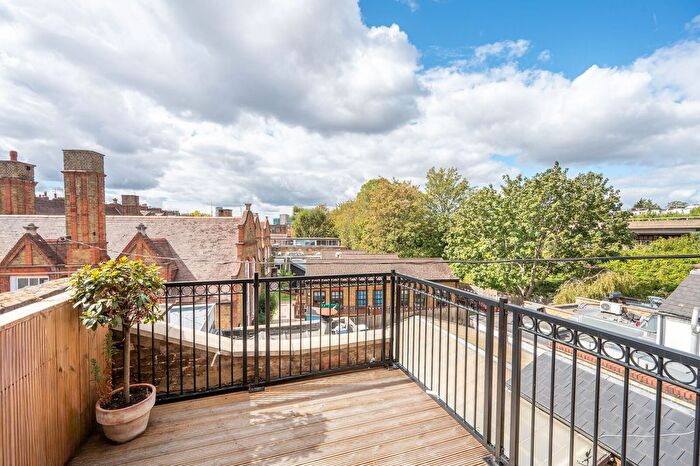 4 Bedroom Flat For Sale In Portobello Road, Portobello, London, W11