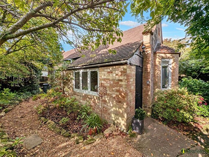 2 Bedroom Detached House For Sale In Puckpool Hill, Seaview/Ryde Outskirts, PO33