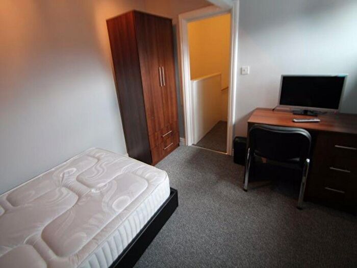 3 Bedroom House To Rent In Harold View, Leeds, LS6