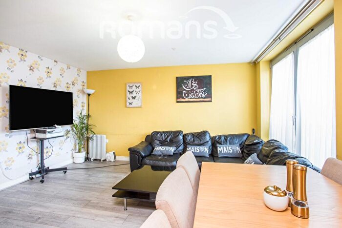 2 Bedroom Flat To Rent In Kelvin Gate, Bracknell, RG12