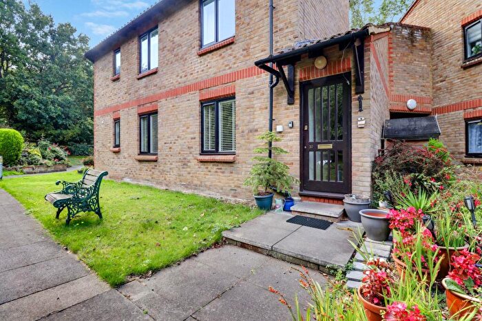 2 Bedroom Maisonette For Sale In West End Lane, Talbot Lodge West End Lane, KT10