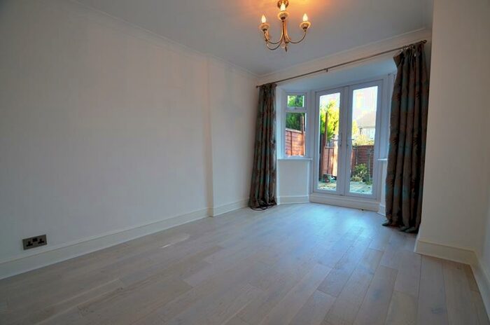 2 Bedroom Apartment To Rent In Beechwood Avenue, Ruislip, HA4
