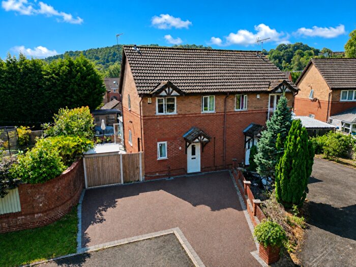 3 Bedroom Semi-Detached House For Sale In Ashurst Close, Hyde, Greater Manchester, SK14