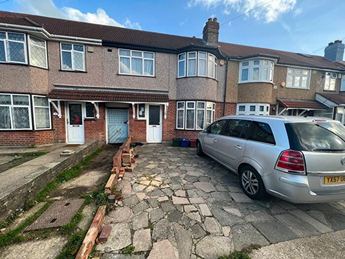 4 Bedroom Terraced House To Rent In Ash Grove, Hounslow, TW5
