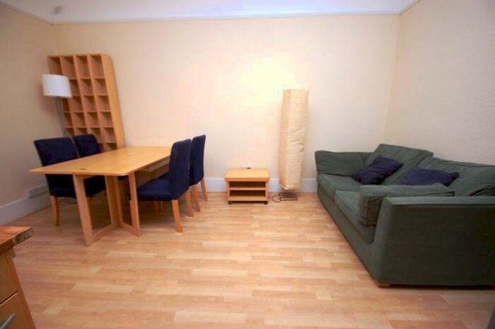 3 Bedroom Flat To Rent In Lutton Place Edinburgh United Kingdom, EH8