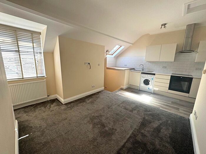 2 Bedroom Flat To Rent In Poole Road, Poole, BH12