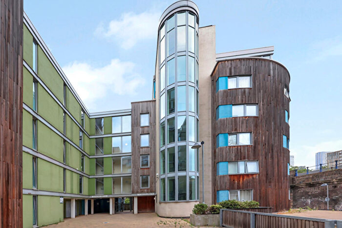 2 Bedroom Flat For Sale In Wharf Lane, E14
