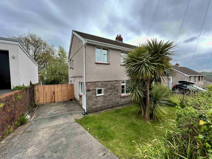 3 Bedroom Semi-Detached House To Rent In Priors Way, Dunvant, Swansea, Abertawe, SA2