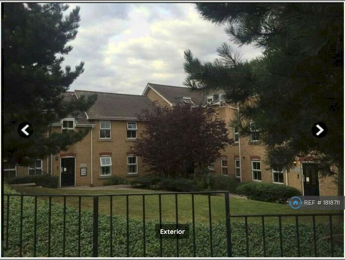 2 Bedroom Flat To Rent In Cambridge Court, High Barnet, EN5