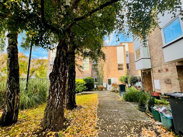 4 Bedroom Town House To Rent In St. Clairs Road, Croydon, CR0