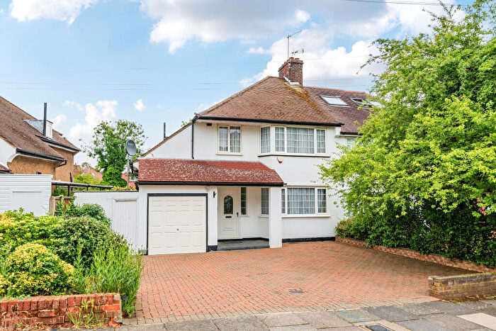3 Bedroom House For Sale In Friars Avenue, London, N20