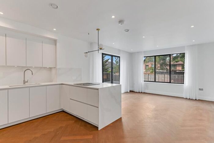 2 Bedroom Flat To Rent In Beechcroft Avenue, Golders Green, NW11