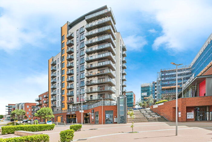 3 Bedroom Flat For Sale In Austen Heights, Centenary Plaza, Southampton, SO19
