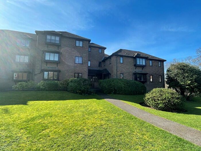 2 Bedroom Flat For Sale In Twycross Road, Godalming, Surrey, GU7