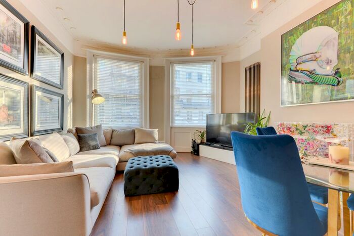 2 Bedroom Flat For Sale In Lansdowne Place, Hove, BN3