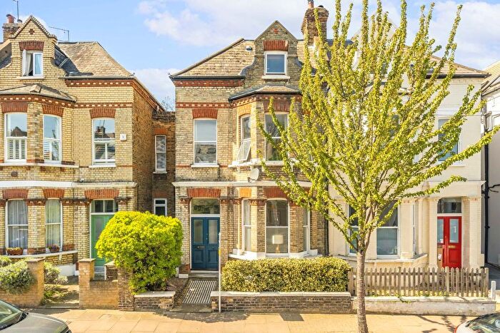 3 Bedroom Flat For Sale In Cromford Road, Wandsworth, SW18