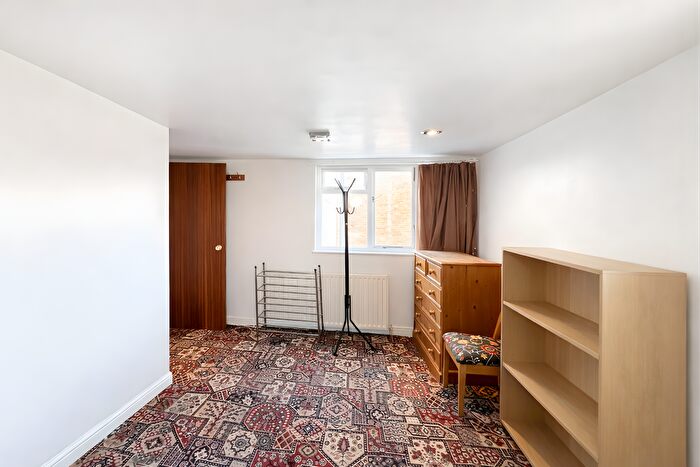Studio To Rent In Beechcroft Road, London, SW17