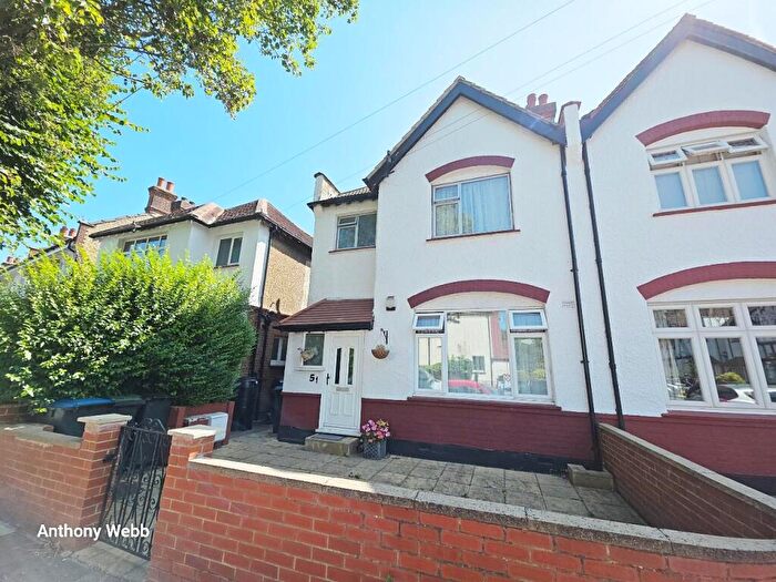 2 Bedroom Maisonette To Rent In River Avenue, Palmers Green, London, N13