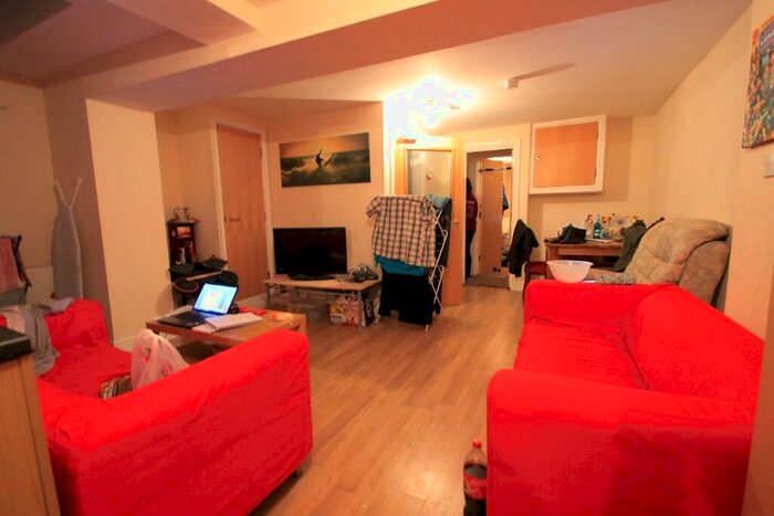 8 Bedroom Semi-Detached House To Rent In Rhymney Terrace, Cardiff(City), CF24