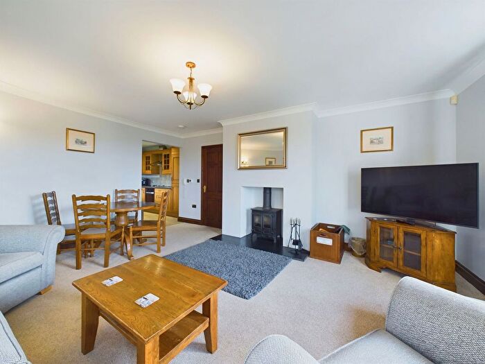 2 Bedroom Detached House For Sale In Green Acres, Par, PL24