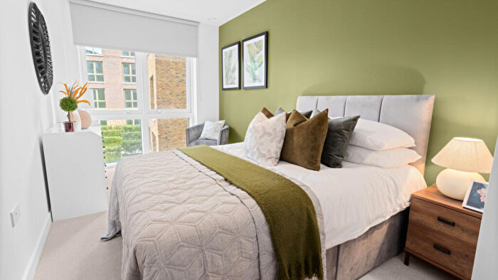 3 Bedroom Apartment For Sale In Pegler Square Kidbrooke Village Greenwich, London, SE3