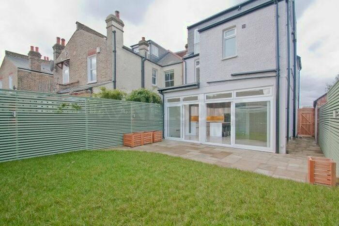5 Bedroom End Of Terrace House To Rent In Nimrod Road, Streatham, SW16