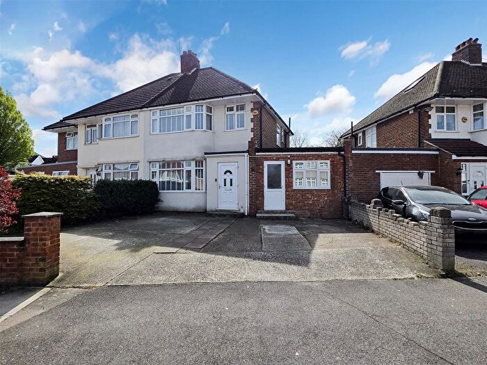 4 Bedroom Semi Detached House For Sale In Gledwood Gardens, Hayes, UB4