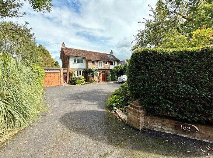 3 Bedroom Detached House For Sale In Sutton Park Road, Kidderminster, Worcestershire, DY11