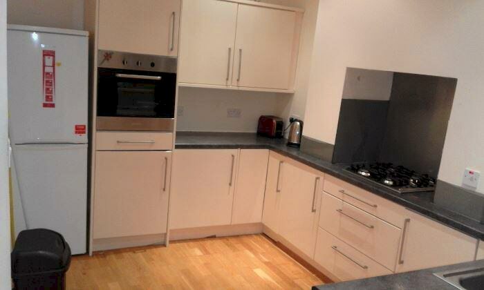 4 Bedroom Semi-Detached House To Rent In Victoria Road, Manchester, M16