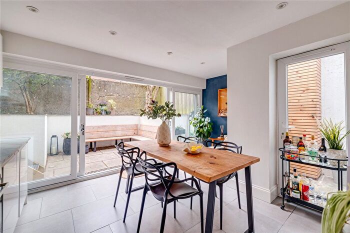 2 Bedroom Flat For Sale In Margravine Gardens, London, W6