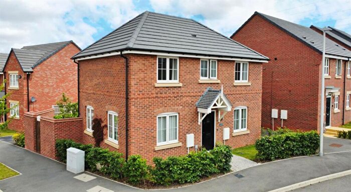 3 Bedroom Detached House For Sale In Honeysuckle Lane, Warwick, CV34
