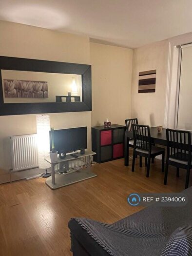 3 Bedroom Flat To Rent In Cargreen Road, London, SE25