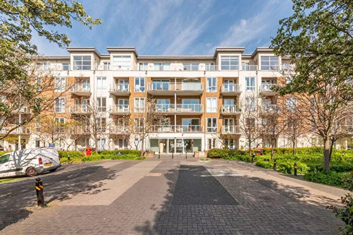 2 Bedroom Flat To Rent In Kew Riverside, Kew, Richmond, TW9